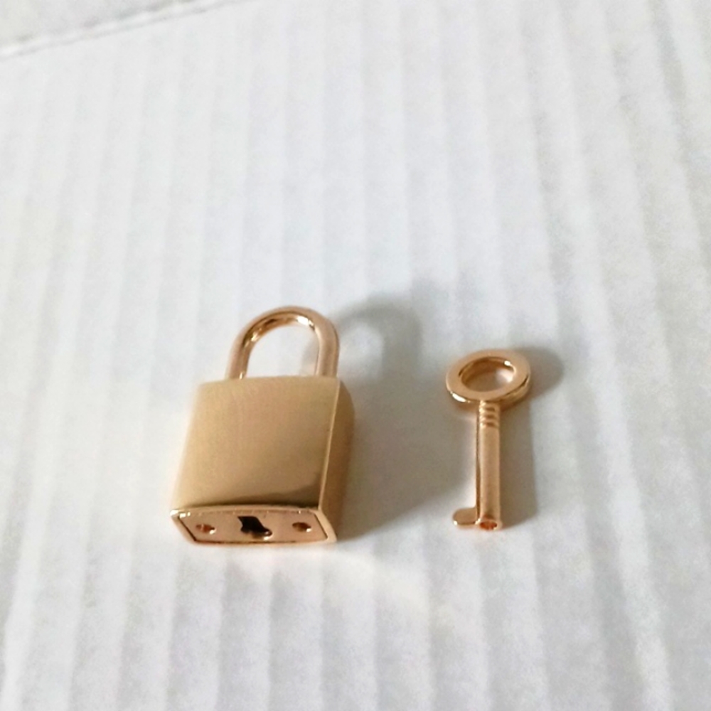 Padlock lock with key